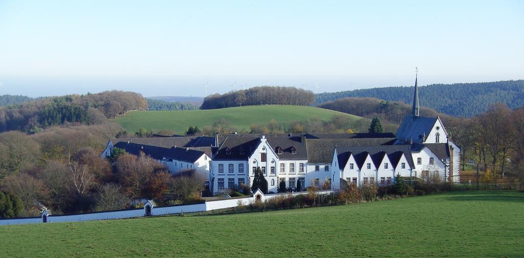 Hotel Restaurant Schmidter Bauernstube Nideggen Exterior photo